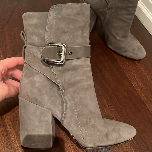 Vince Camuto Damefaris- Graystone Suede- 7M with box - Picture 3 of 10